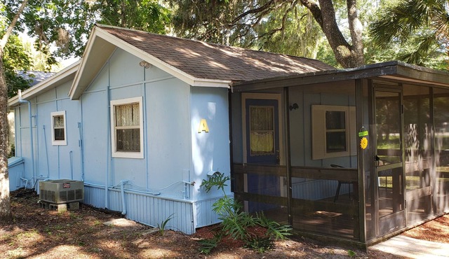 Blue Cottage - Nana's Place of Homosassa