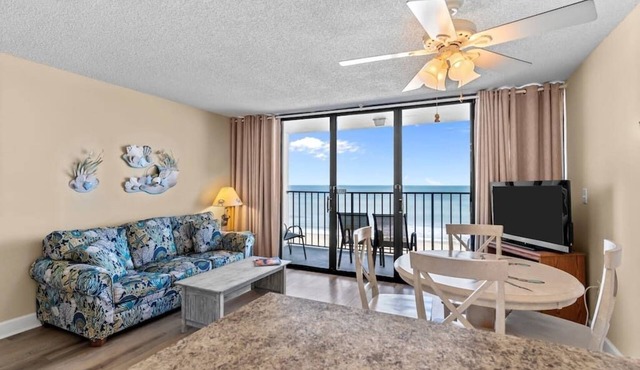 Blue Crab Hideaway, Oceanfront with pool