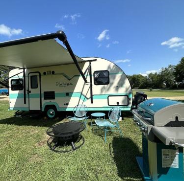 Blue Diamond RV at Diamond Glamping