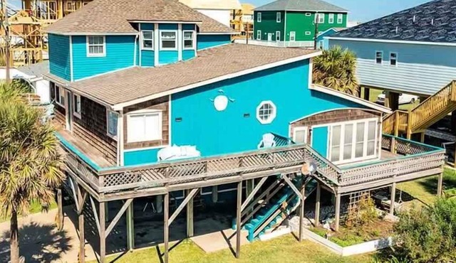 Blue Dolphin Retreat: Room to Roam, Steps to Shore