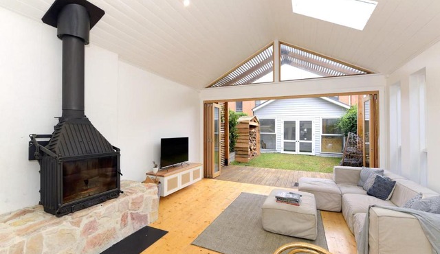 Blue Door - 3BR Unit in the heart of Footscray