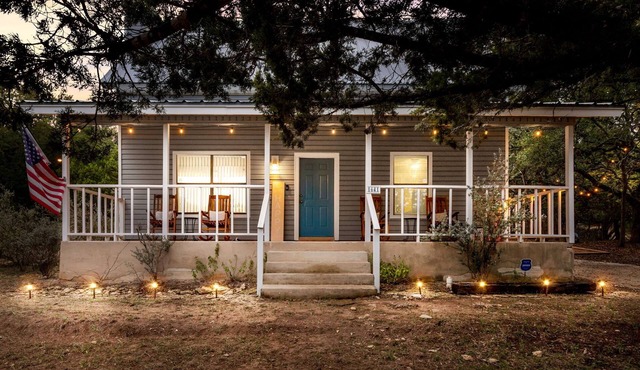 Blue Door Cottage Family Game Room - Family Friendly!