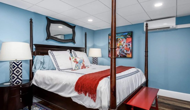 Blue Door Guesthouse – Gorgeous & Spacious 2BR/2BA Pool-Level Retreat