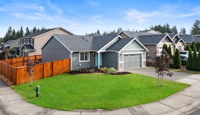 Blue Door Oasis, cozy 3 bedroom, 2 bathroom home