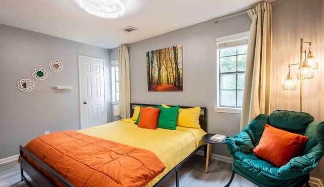 Blue Door Retreat: Low Pet Fee Home Near Downtown