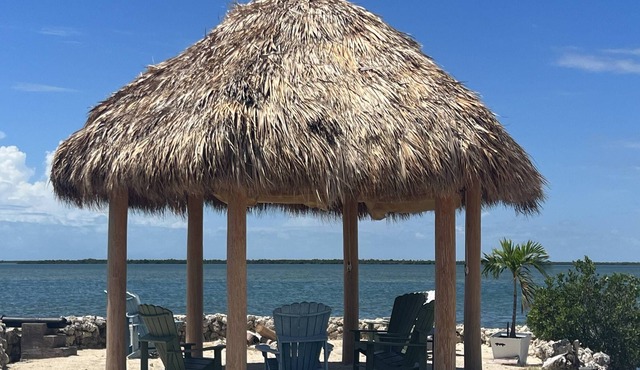Blue Fish Point: Tranquil, Luxurious Waterfront Oasis, Amazing Sunsets, Pool, Tikis, Dock & Dogs OK!
