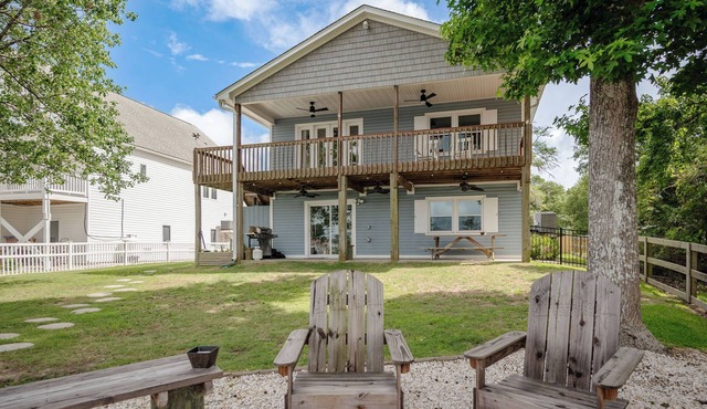Blue Fish Shack: Dog-Friendly Waterway Home with Private Boat Dock