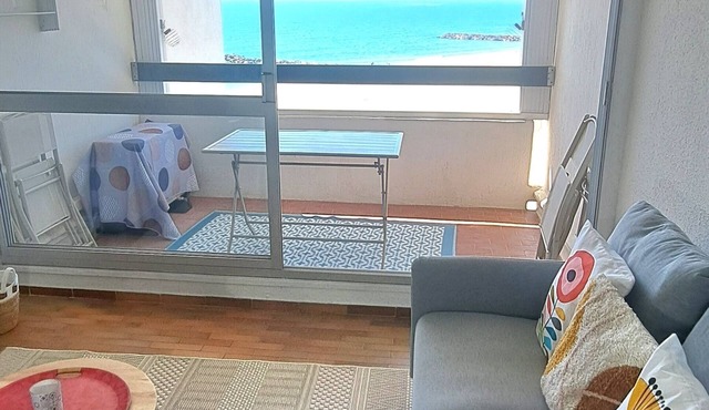 Blue for your eyes, triplex on beach, sea view