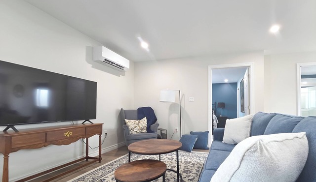 Blue Forest apartment is close to downtown. A/C kitchen and laundry all provided