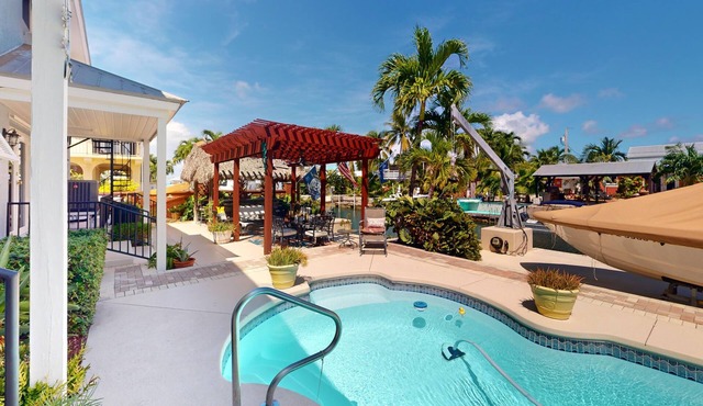 Blue Gem | Family-Friendly Waterfront w/Pool, Tiki Bar/Dock (Monthly Stay)