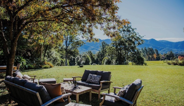 Blue Gum Retreat- Stunning View and Cosy