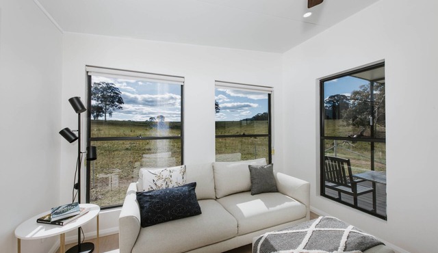 Blue Gum Villa at Hepburn Retreat, Mudgee Region NSW - Pet Friendly!