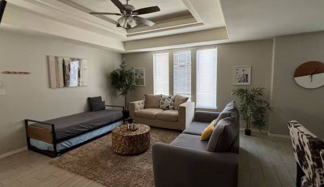 Blue Haven 3BD/2BA King Bed Family Stay, NearUTRGV