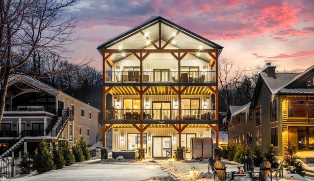 Blue Haven 9BR New Lakefront Estate, Dock, Sauna, Elevator, Sleeps 34