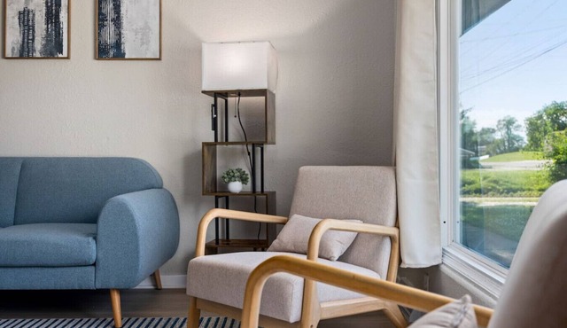 Blue Haven at Hines | Stylish 2BD Stay | Peoria Heights