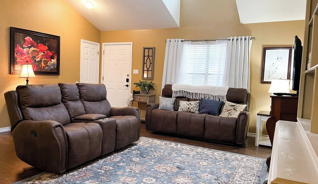 Blue Haven at Salado Plaza. Family friendly townhome w/fenced back yard!