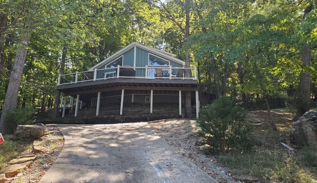 Blue Haven-Community Pool with Lake Access; Fire Pit; 10 Min to Marina & Park