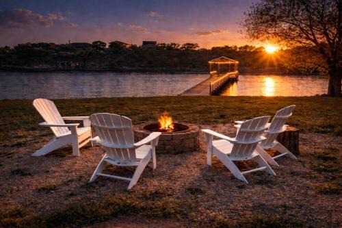 Blue Haven Lake Buchanan Waterfront Retreat with Private Dock