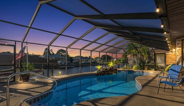 Blue Haven Large Waterfront Pool Home | Boat Dock | Canal | Water Views | Pool Bar | WIFI | Fishing