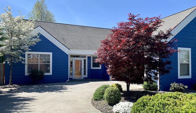 Blue Haven: Light and Spacious