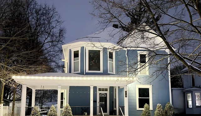 Blue Haven on Wiley, Steps to Downtown, Sleeps 10