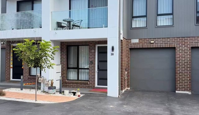 Blue Haven Retreat - Marsden Park Townhouse