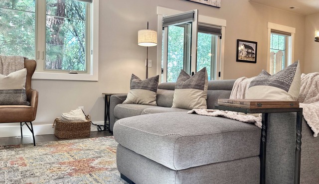 Blue Haven Retreat Dog Friendly, A/C, BBQ Grill, Blue Haven Retreat Condo