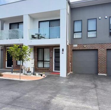 Blue Haven Retreat - Marsden Park Townhouse