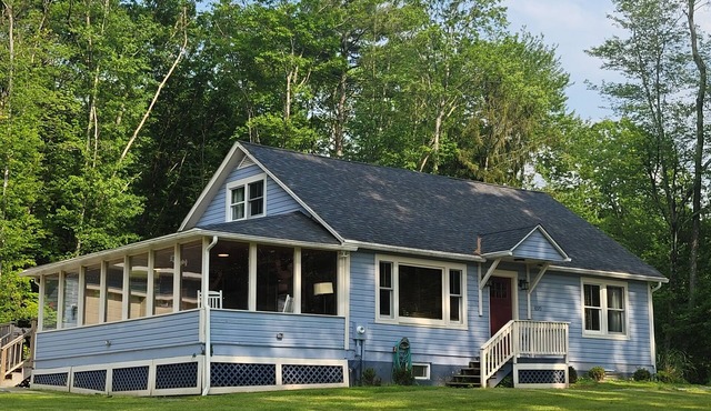 Blue Haven w/EV Charger. Close to all that Narrowsburg has to offer!