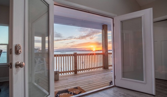 Blue Haven – Waterfront Home w/Heated Pool & Private Pier