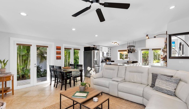 ~BLUE HAVEN~ Welcome to this single-story retreat with a pool!