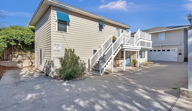 Blue Heaven - A Dog Friendly North End Beach Cottage - Private Walk to Beach!