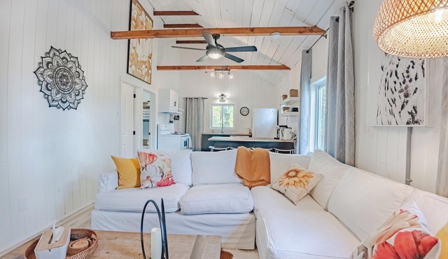 Blue Heron- Bright 2 Bedroom Cottage