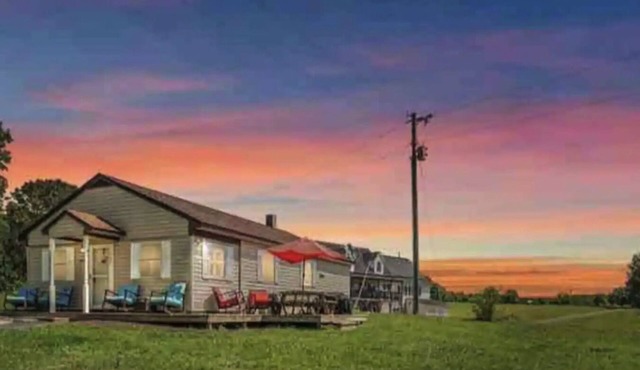 Blue Heron Cottage Cute Lake Front + Kayaks + Stars + Boat Launch & Slip