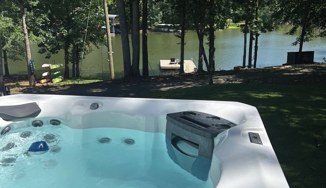 Blue Heron Guest House on Lake Harding Hot Tub & Kayaks