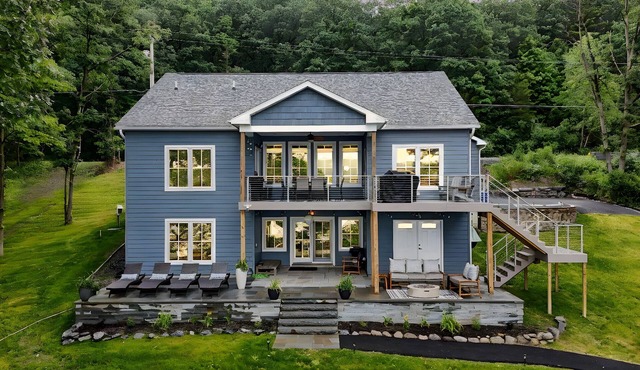 Blue Heron Hideaway: A Premium Lakefront Retreat
