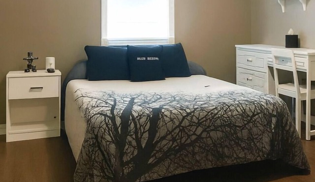 Blue Heron Lakefront Vacation Suite c/w Algonquin Passes - Bring your pet free!