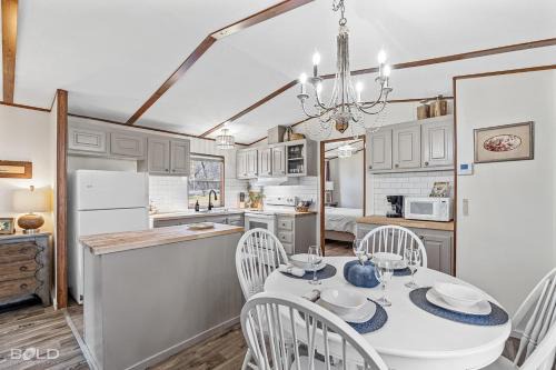 Blue Heron Lakefront Cabin on Caddo Lake Dock