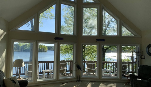 Blue Heron Lodge Lake Gaston, Sleeps 20, Private Dock & Sundeck, Family-Friendly