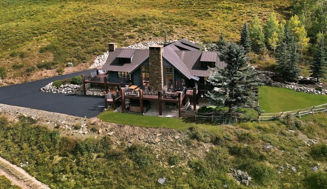 Blue Heron/Luxury 6 Bedroom Estate Overlooking the Slate River, Hot Tub, Views!