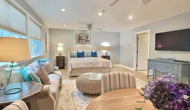 Blue Heron Studio with Spa Soaking Tub + Near SeaTac