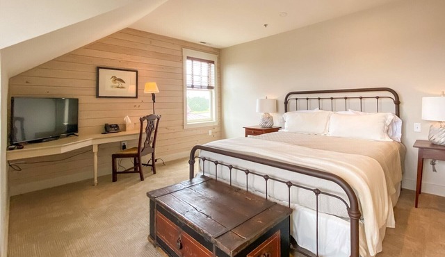 Blue Heron Suite w/King Bed, ADA - River Dunes
