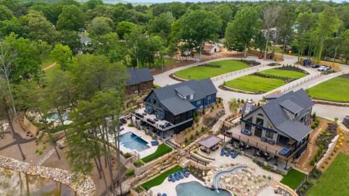 Blue Heron Gray Fox by AvantStay 2 Lakefront Homes Sleeps 44 Pool Dock Theater