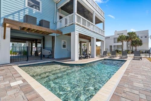 Blue Horizon at Pensacola Beach - Heated Pool, Across beach access, Beach gear, Dogs OK!