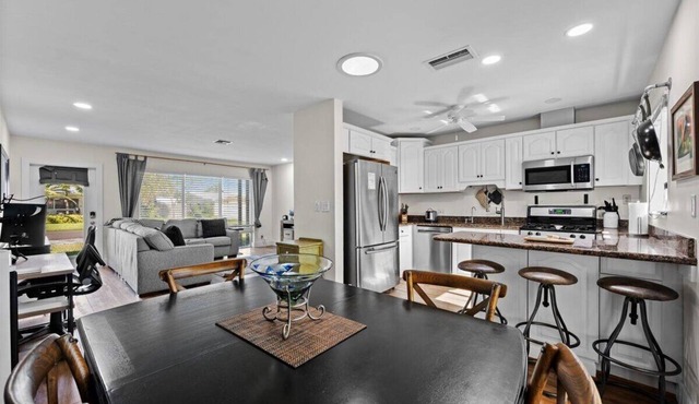 Blue Horizon Boca-Coastal 2BR/2BA Getaway