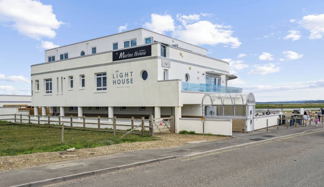 BLUE HORIZON, family friendly in Milford On Sea