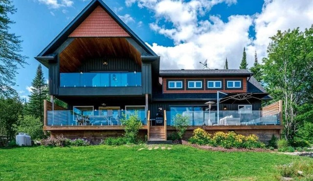 Blue Horizon Retreat on Little Bald Lake – 5BR Waterfront Cottage