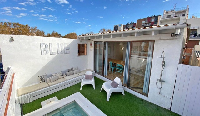 Blue house. House with private pool. Next to the beach