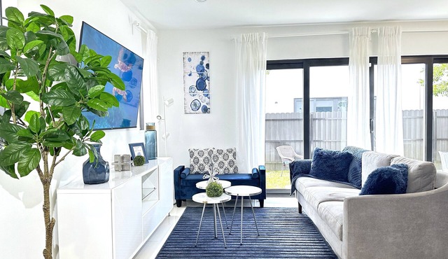 Blue House-Sleep 11 people-Game Room-The Keys-Everglades-Miami-Biscayne Nat Park