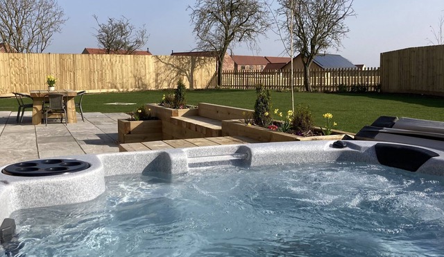 Blue Iris Cottage, Ashlin Farm Barns